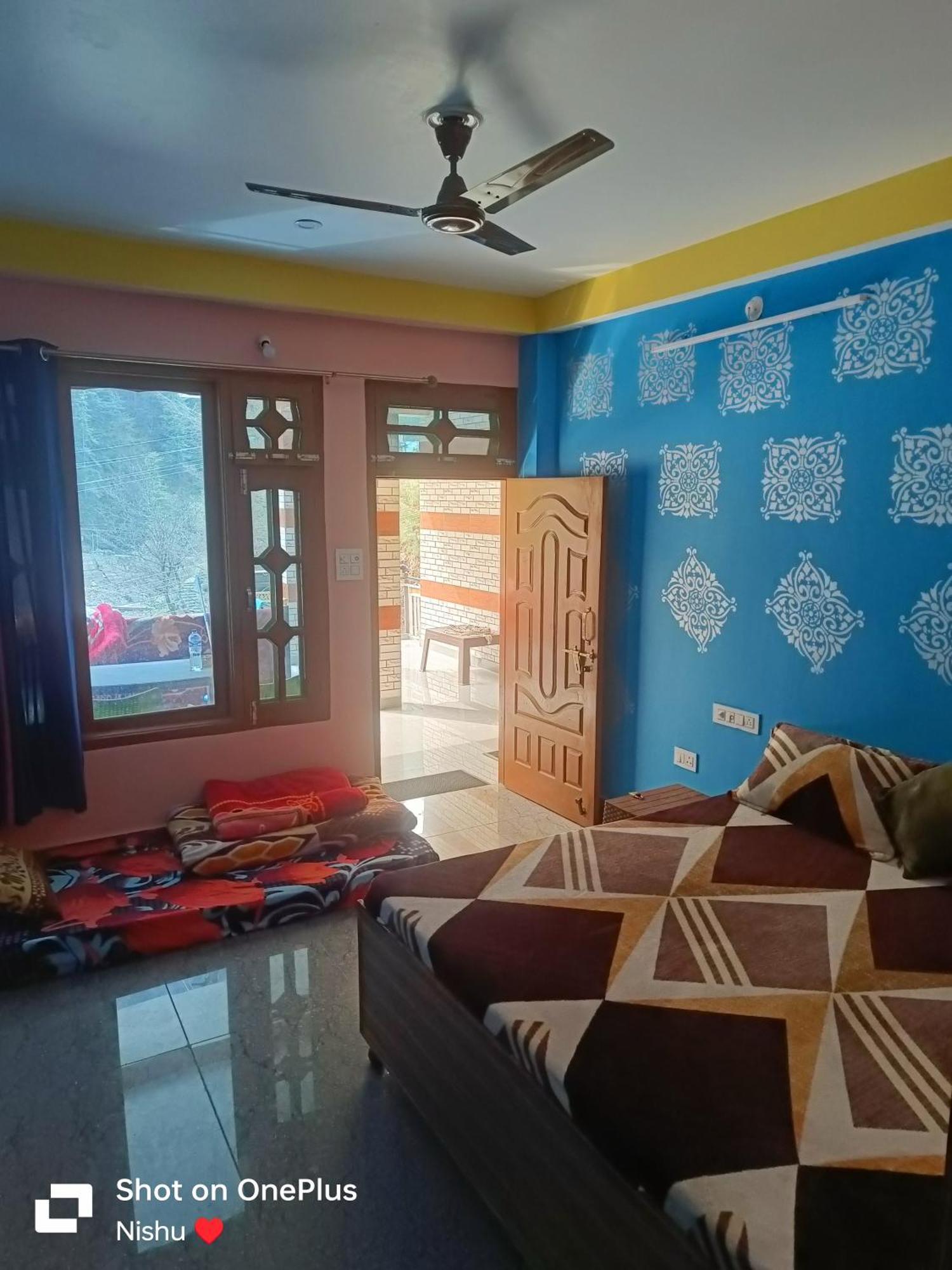 Chojh Inn Guest House Kasol Bilik gambar
